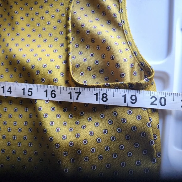 Vince Camuto women's double color  top. - Picture 4 of 8